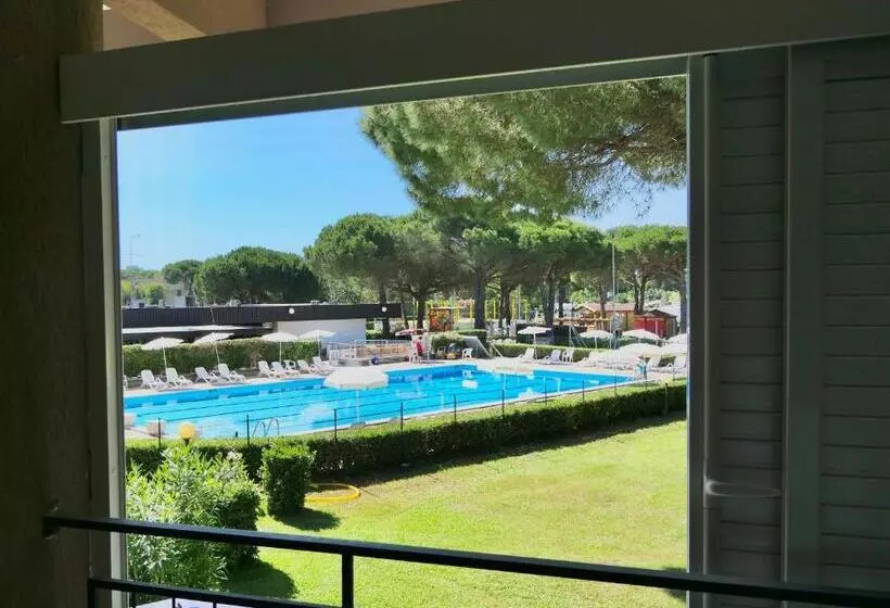 Apartment 3 Beds In Residence With Swimming Pool Bed And Bath Linen Included