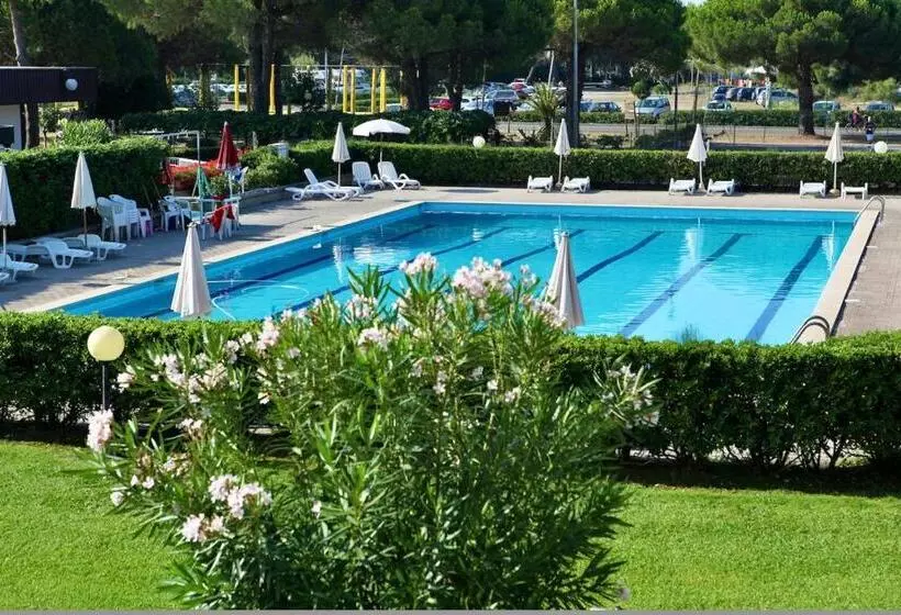 Apartment 3 Beds In Residence With Swimming Pool Bed And Bath Linen Included