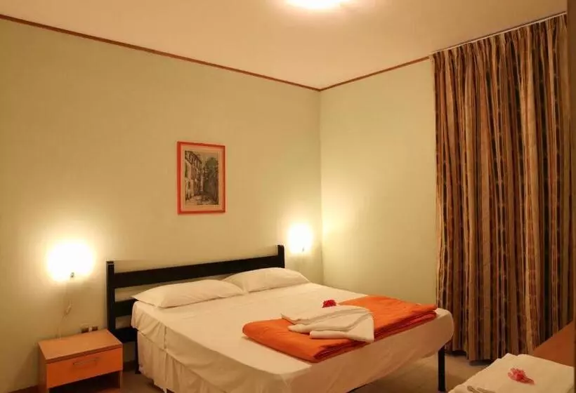Apartment 3 Beds In Residence With Swimming Pool Bed And Bath Linen Included