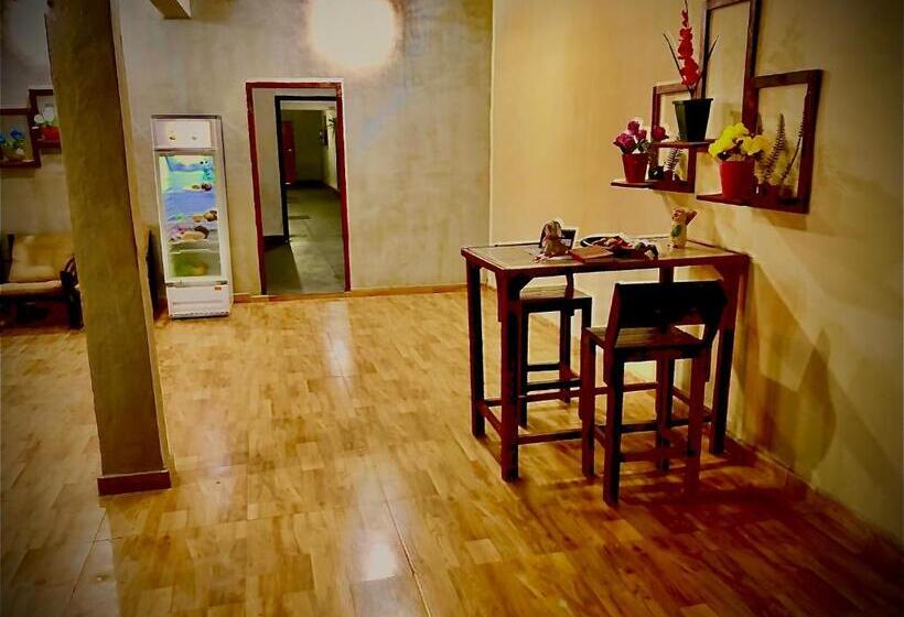 تختخواب و صبحانه La Escala Aeropuerto