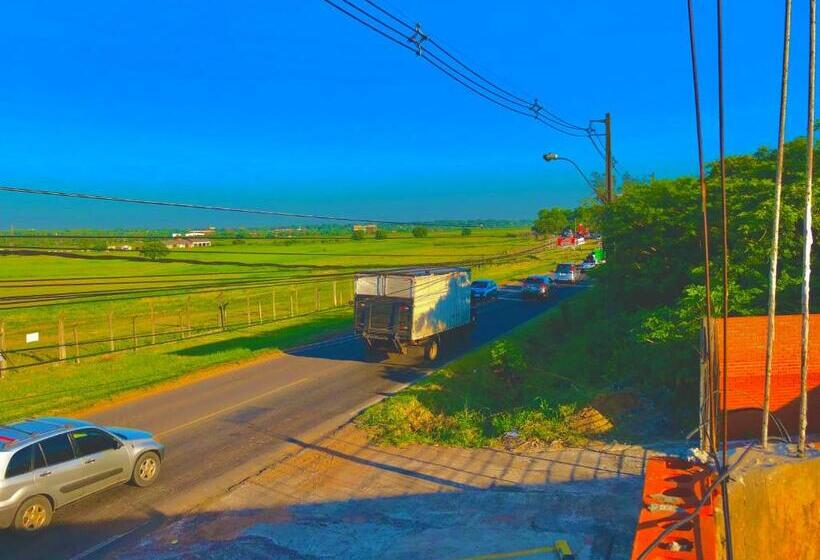 تختخواب و صبحانه La Escala Aeropuerto