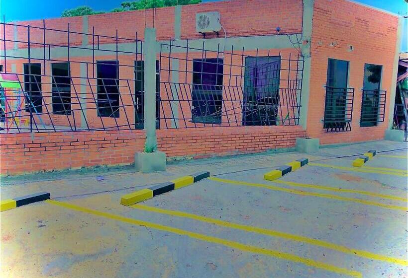 تختخواب و صبحانه La Escala Aeropuerto