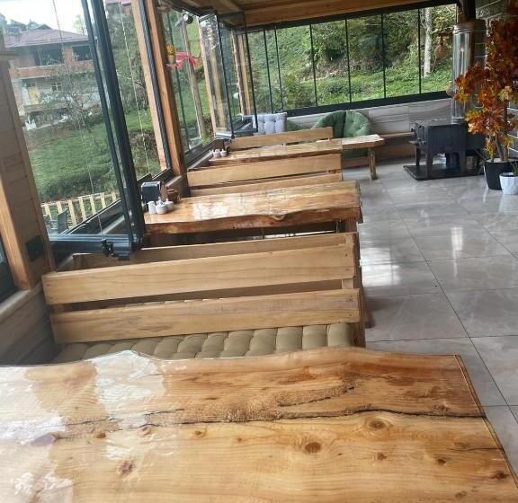 住宿加早餐  Shatobungalov Suit