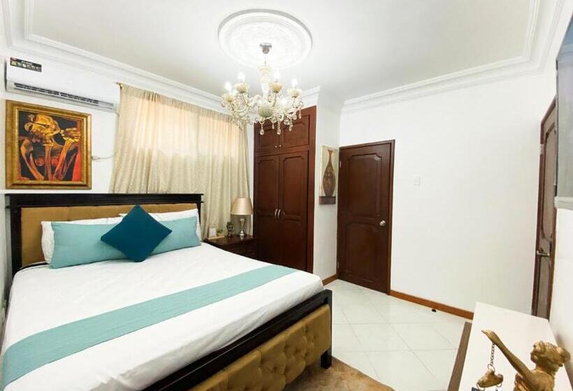 Отель Habitación A Cinco Minutos Del Aeropuerto Y Terminal Terrestre