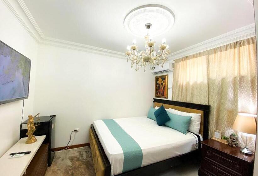 Отель Habitación A Cinco Minutos Del Aeropuerto Y Terminal Terrestre