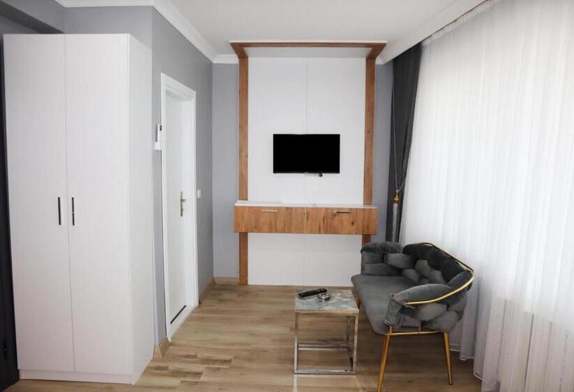 Hotel Sereni̇ty Sui̇t