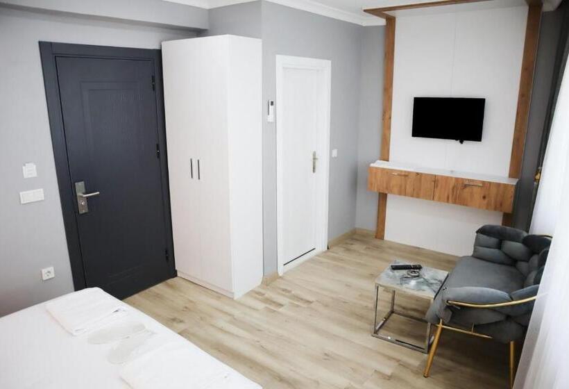 Hotel Sereni̇ty Sui̇t