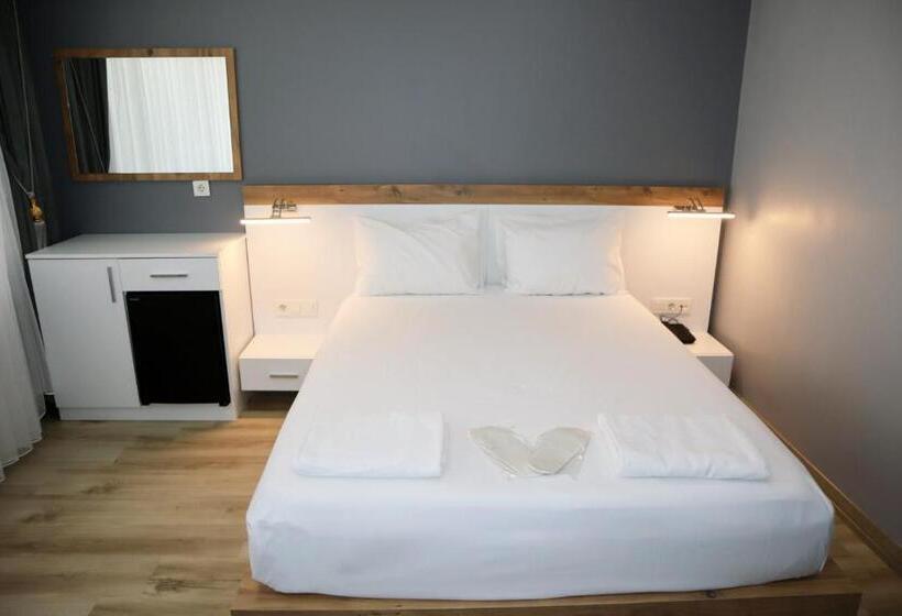 Hotel Sereni̇ty Sui̇t