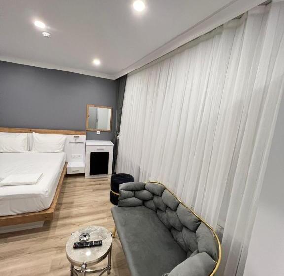 Hotel Sereni̇ty Sui̇t