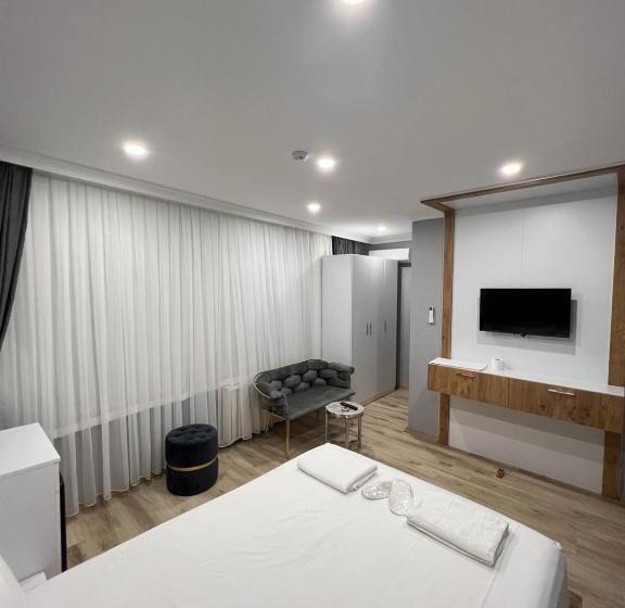 Hotel Sereni̇ty Sui̇t