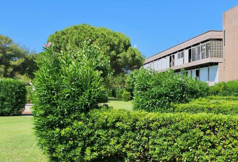 Isa Apartment 3 Beds In Residence With Swimming Pool Bed And Bath Linen Included