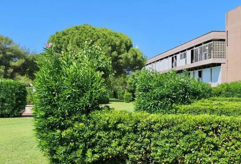 Isa Apartment 3 Beds In Residence With Swimming Pool Bed And Bath Linen Included