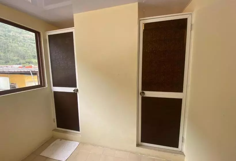 ペンション Hostal Magdala