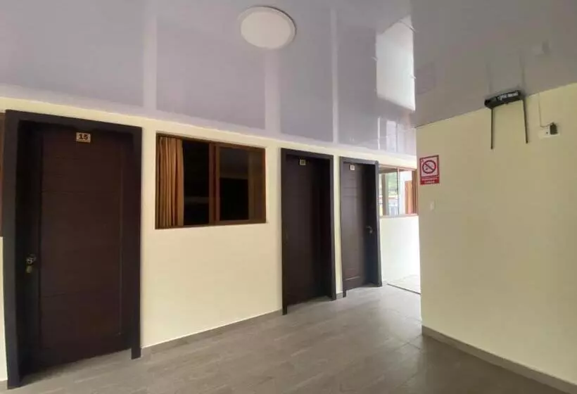 ペンション Hostal Magdala