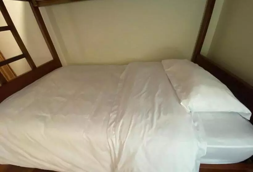 ペンション Hostal Magdala