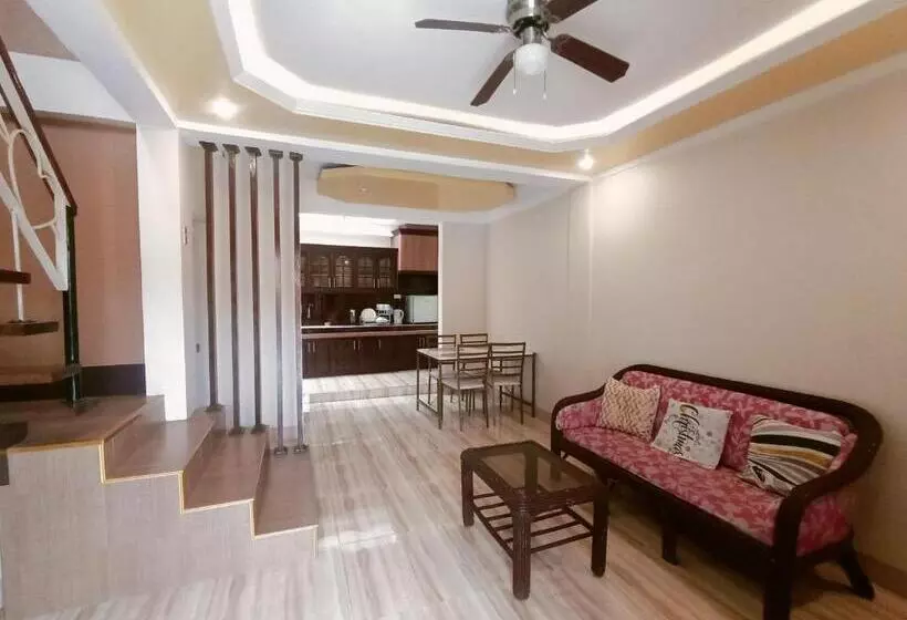 ペンション Raymundo Residence