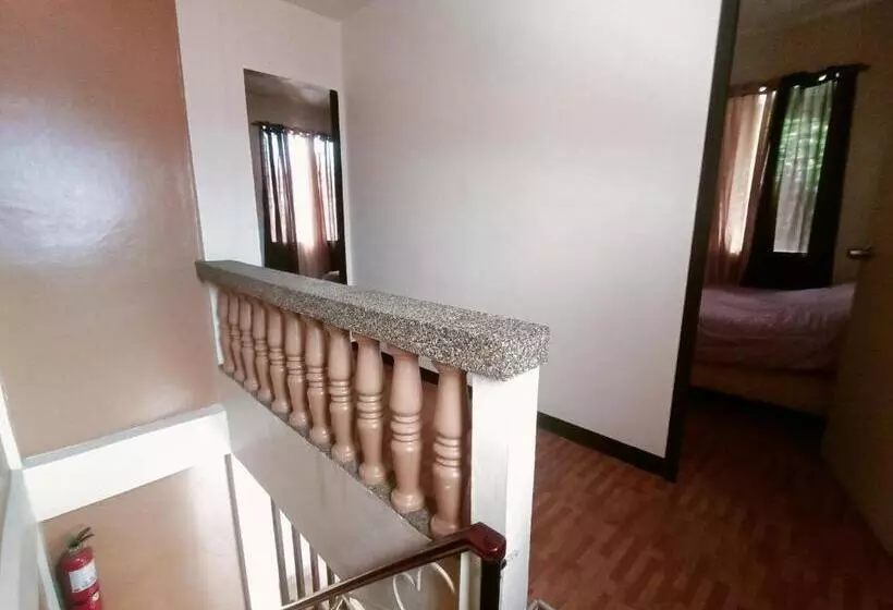 ペンション Raymundo Residence