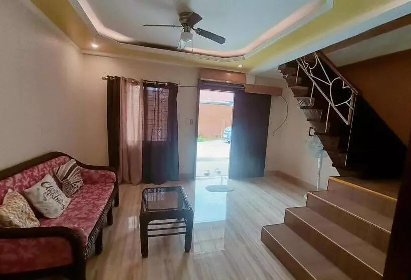 ペンション Raymundo Residence