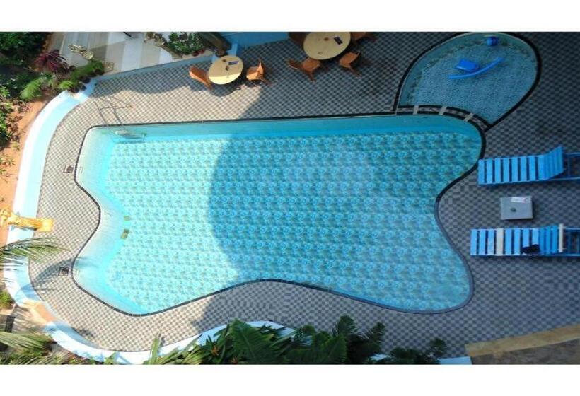 בית מלון כפרי Jolly Panda Goa