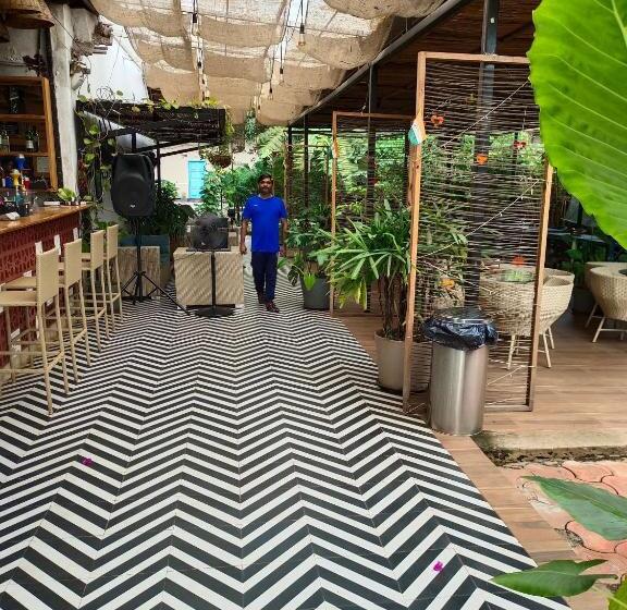 בית מלון כפרי South Delhi Restaurant And Resort