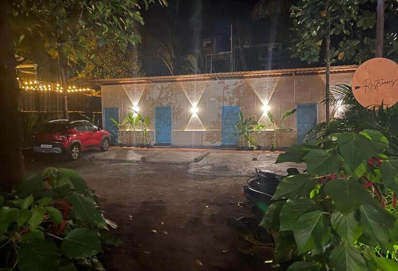 בית מלון כפרי South Delhi Restaurant And Resort