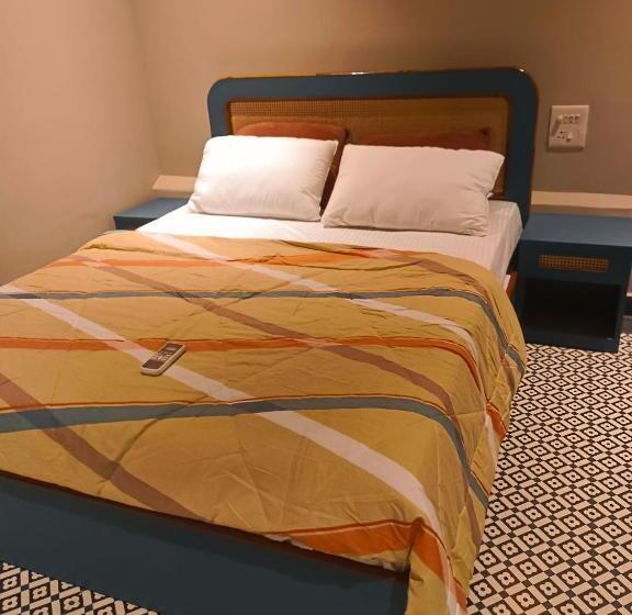 בית מלון כפרי South Delhi Restaurant And Resort