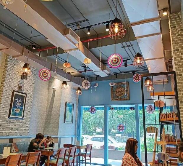 The Pearl Couple Friendly