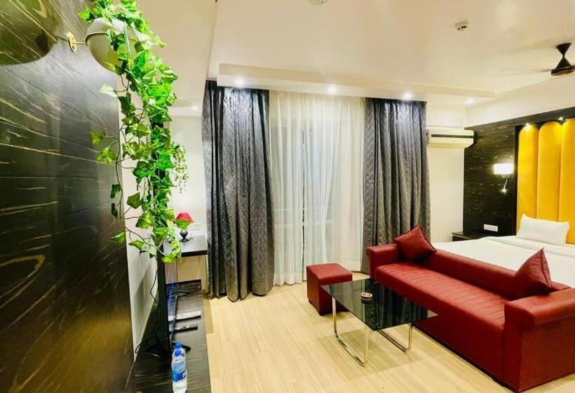 The Pearl Couple Friendly