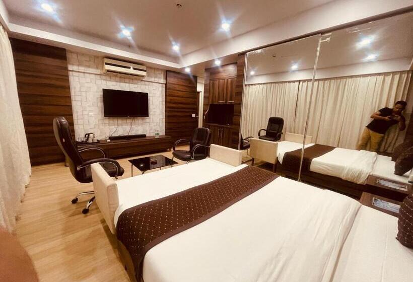 The Pearl Couple Friendly