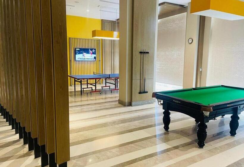 The Pearl Couple Friendly