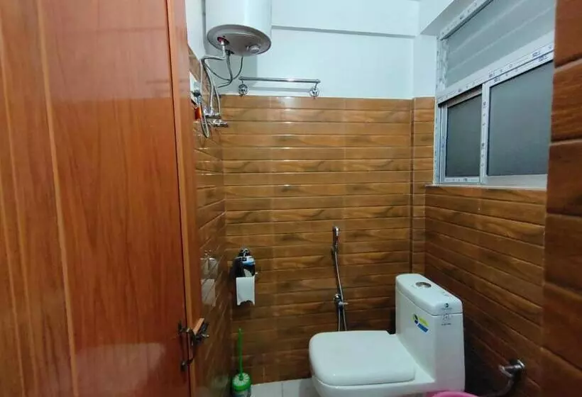 ユースホステル Paying Guest For Girl Students Contact No: 7001099596 / 8101799688