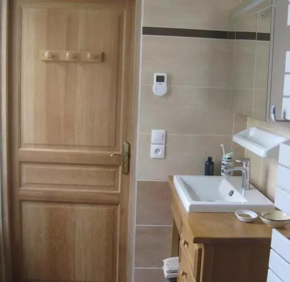 تختخواب و صبحانه La Maison