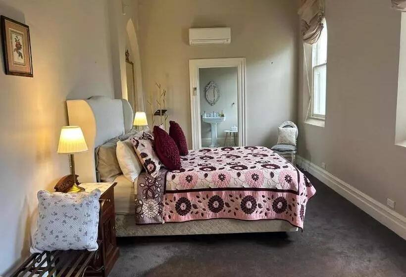 Hotelli Convent At Koroit