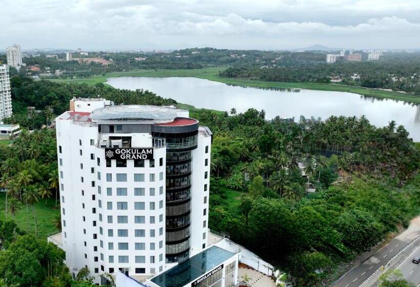 בית מלון כפרי Gokulam Grand Trivandrum