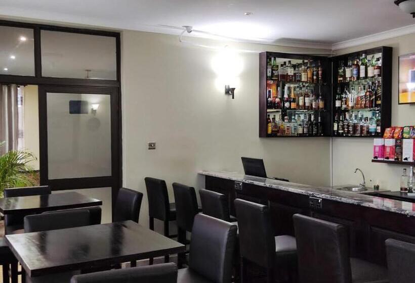 هتل Legacy Suites