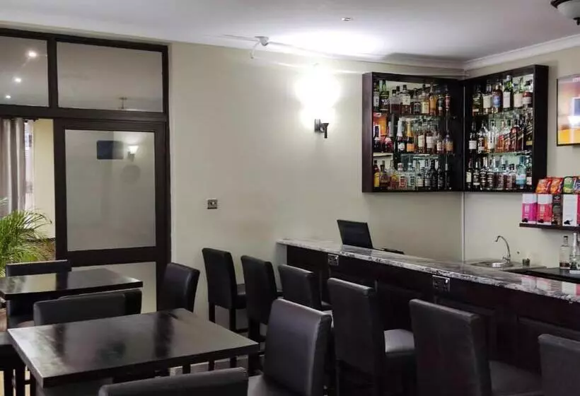 هتل Legacy Suites