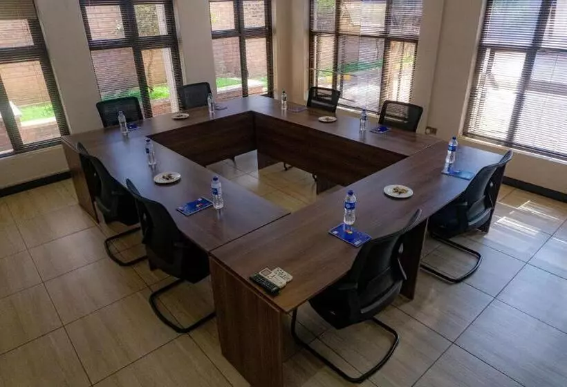هتل Legacy Suites