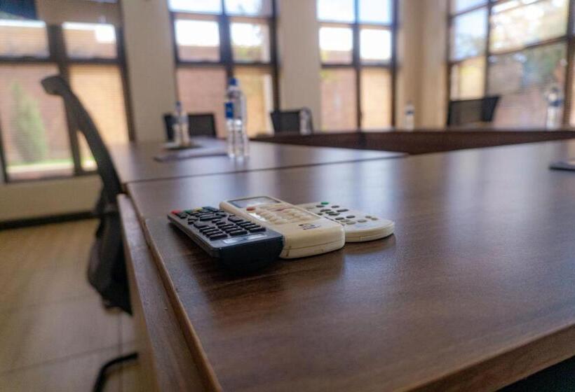 هتل Legacy Suites