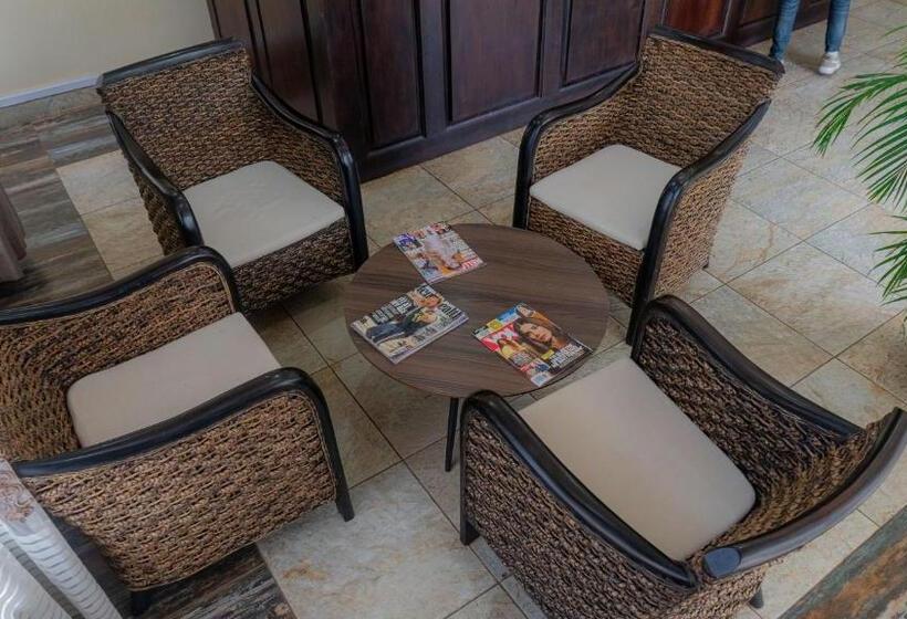 هتل Legacy Suites