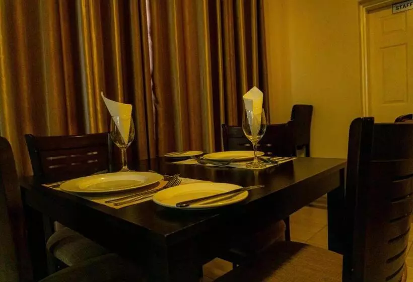 هتل Legacy Suites