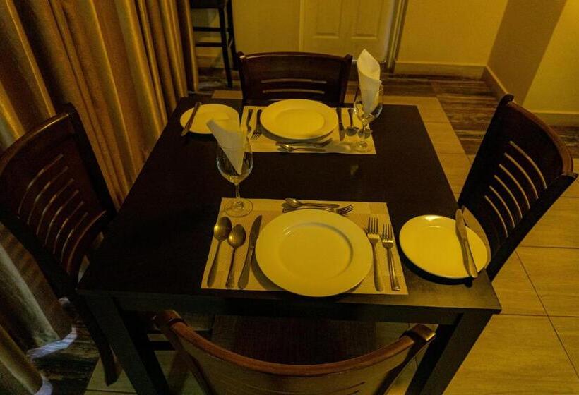 هتل Legacy Suites