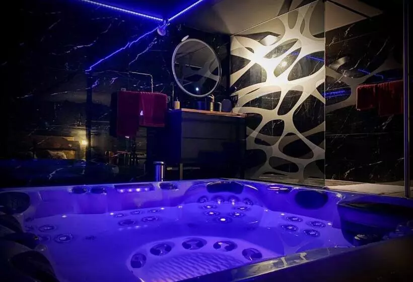 ホテル Loveroom Avec Jacuzzi 01