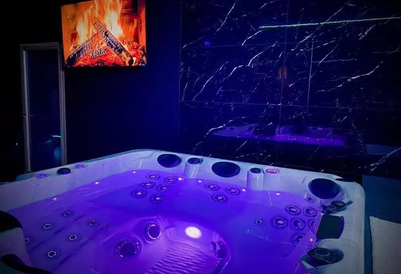 ホテル Loveroom Avec Jacuzzi 01