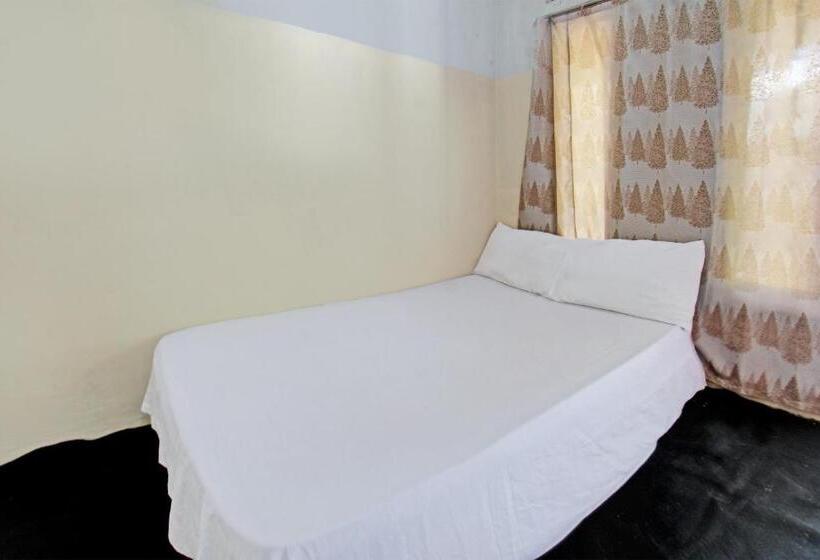 ホテル Oyo Life 92853 Kost 999