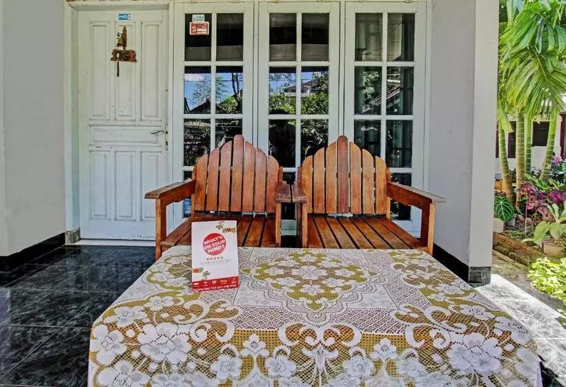 ホテル Oyo Life 92853 Kost 999