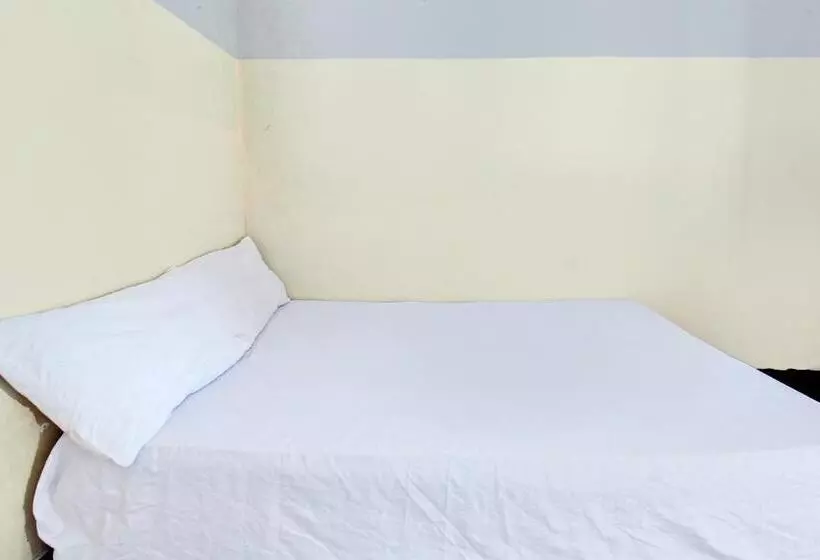 ホテル Oyo Life 92853 Kost 999