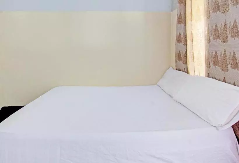 ホテル Oyo Life 92853 Kost 999