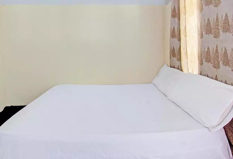 ホテル Oyo Life 92853 Kost 999