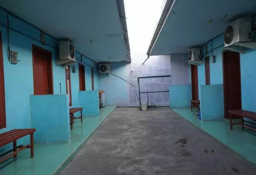 Hotelli Oyo Life 93017 Kost H Soeroso