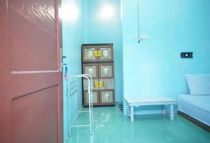 Hotelli Oyo Life 93017 Kost H Soeroso